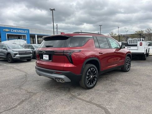 New 2026 Chevrolet Traverse LT w/ Sun and Wheel Package FWD image 3