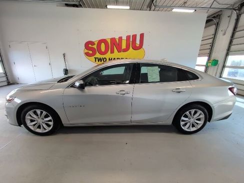 Used 2022 Chevrolet Malibu LT FWD image 2