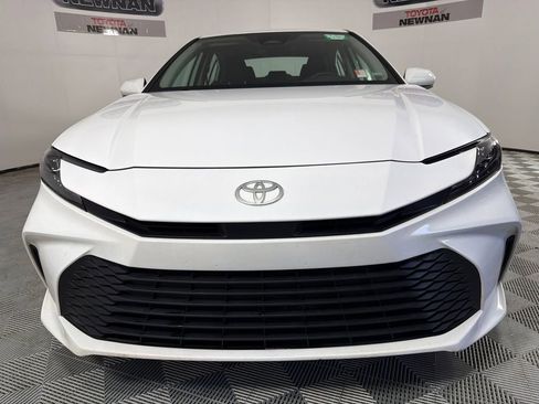 Used 2025 Toyota Camry LE image 8