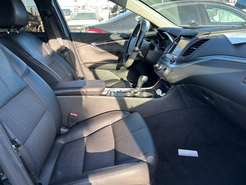 Used 2018 Chevrolet Impala LT FWD image 17