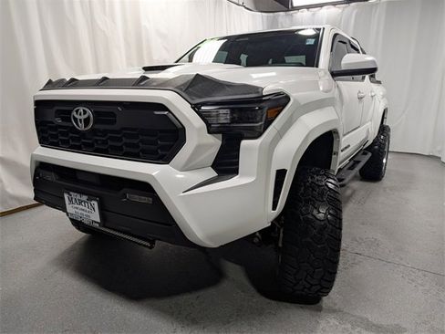 Used 2025 Toyota Tacoma TRD Sport image 11