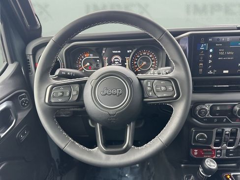 Used 2025 Jeep Wrangler Unlimited Rubicon image 12