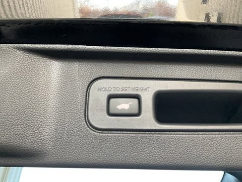 Certified 2025 Honda Pilot Black Edition image 23