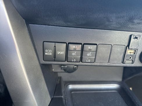 Used 2014 Toyota RAV4 Limited w/ Technology Package image 19