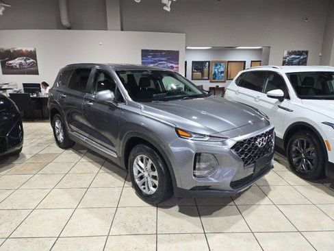 Used 2019 Hyundai Santa Fe SE image 3