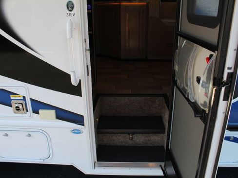 Used 2022 Ford E-450 and Econoline 450 Super Duty w/ Motorhome Prep Package image 12