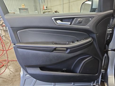 Used 2024 Ford Edge Titanium image 25