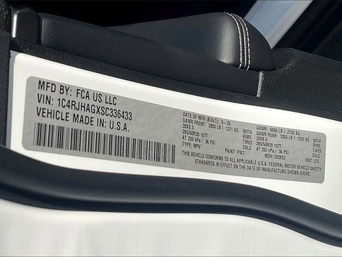 New 2025 Jeep Grand Cherokee Altitude image 13