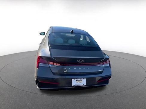 Used 2025 Hyundai Elantra Limited image 11