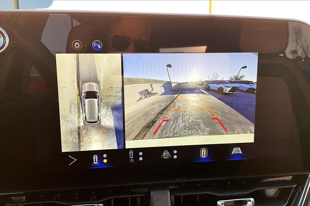 Used 2025 Chevrolet Equinox ACTIV w/ Safety and Technology Package AWD/4WD image 21