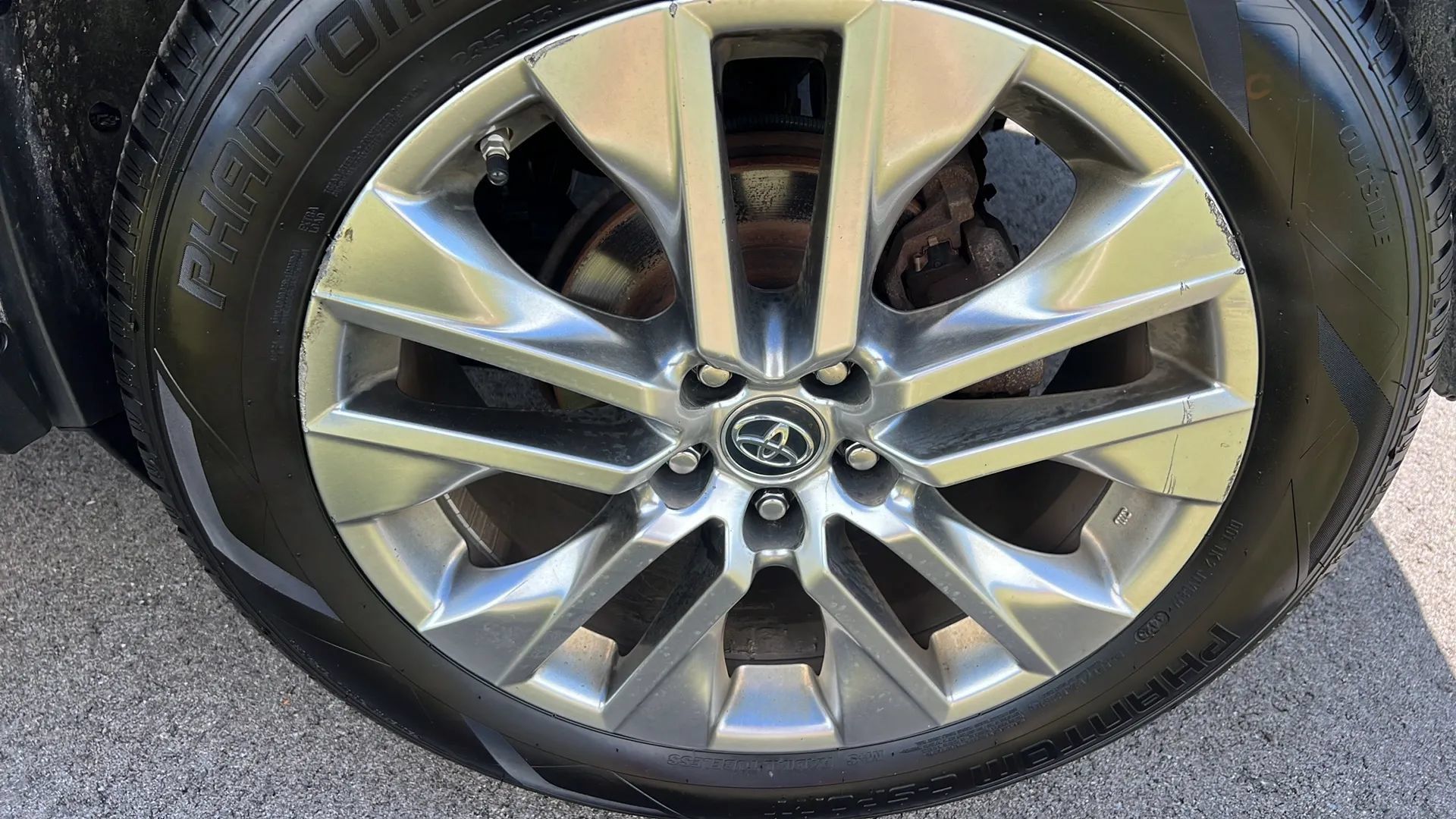 Used 2019 Toyota RAV4 Limited w/ Advanced Technology Package AWD/4WD image 37