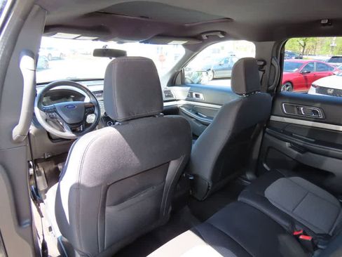 Used 2018 Ford Explorer XLT AWD/4WD image 12
