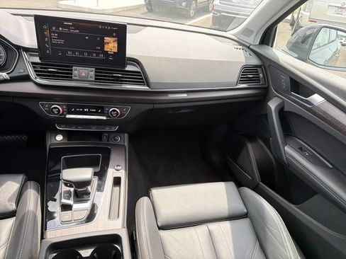 Used 2023 Audi Q5 e Premium Plus w/ Premium Plus Package AWD/4WD image 27