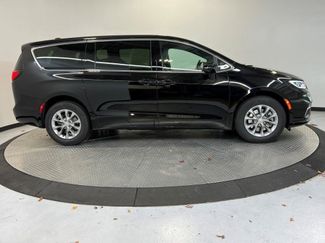 New 2026 Chrysler Pacifica Select video 2