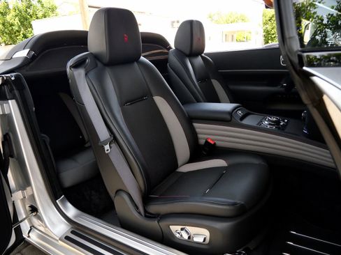 Certified 2021 Rolls-Royce Dawn RWD image 35