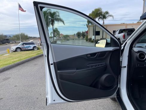 Used 2020 Hyundai Kona SE image 16