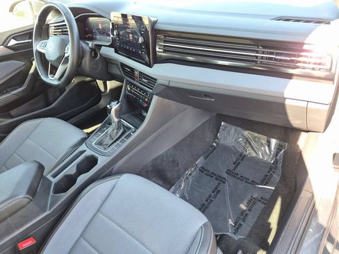 Used 2025 Volkswagen Jetta SE FWD image 33