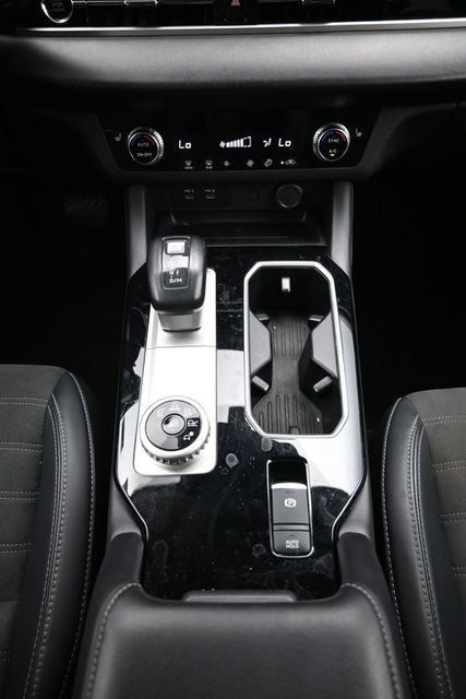 Used 2025 Mitsubishi Outlander SE FWD image 12