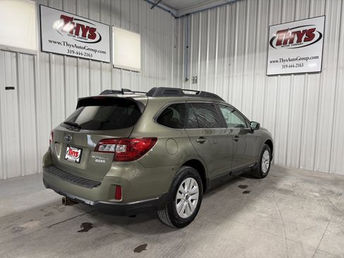 Used 2017 Subaru Outback 2.5i Premium image 3
