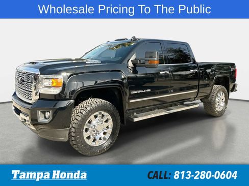 Used 2019 GMC Sierra 2500 Denali w/ Duramax Plus Package AWD/4WD image 1