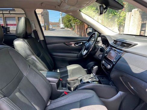Used 2018 Nissan Rogue SL w/ Premium Package image 19