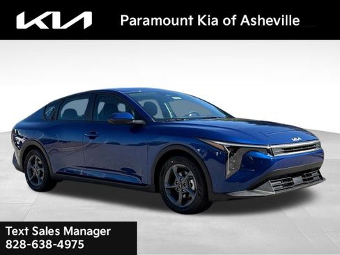 New 2025 Kia K4 LXS image 1