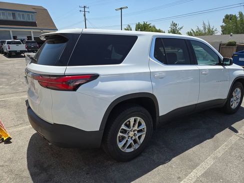 Used 2023 Chevrolet Traverse LS FWD image 3