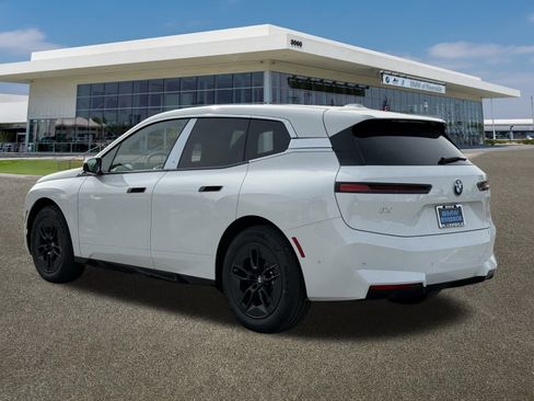 New 2026 BMW iX xDrive45 image 8