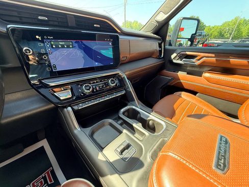 Used 2024 GMC Sierra 3500 Denali Ultimate image 34