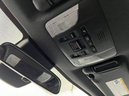 Used 2020 Toyota Corolla SE FWD image 24