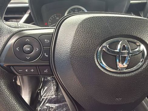 Used 2022 Toyota Corolla LE image 19