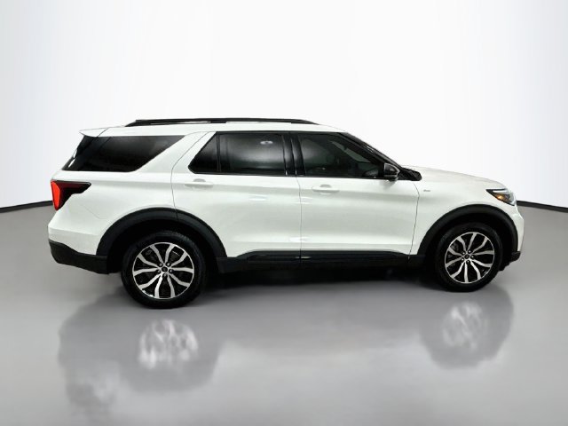 Used 2025 Ford Explorer ST-Line AWD/4WD image 8