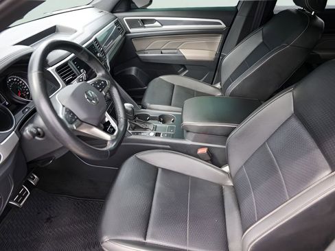 Used 2021 Volkswagen Atlas Cross Sport SE w/ Panoramic Sunroof Package image 12