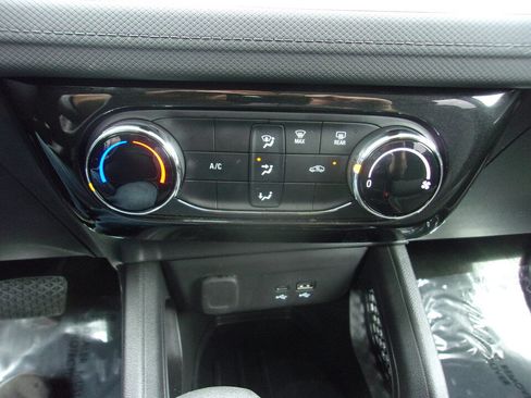 Used 2024 Chevrolet TrailBlazer LT w/ Driver Confidence Package FWD image 22