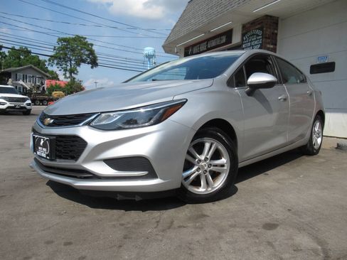 Used 2017 Chevrolet Cruze LT image 22