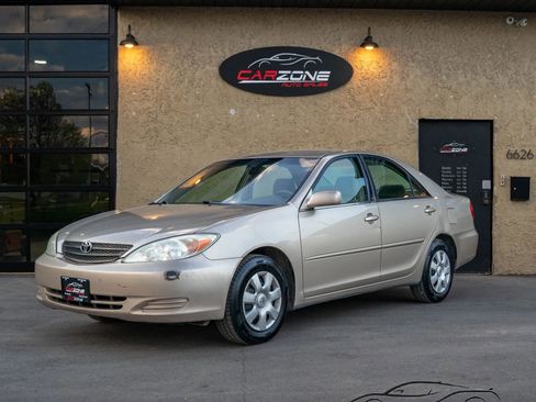 Used 2004 Toyota Camry LE FWD image 1