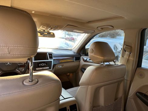 Used 2015 Mercedes-Benz ML 400 ML 400 AWD 4MATIC 4dr SUV w/ Parking Assist Package image 25