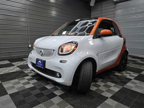 Used 2016 smart fortwo passion RWD image 33