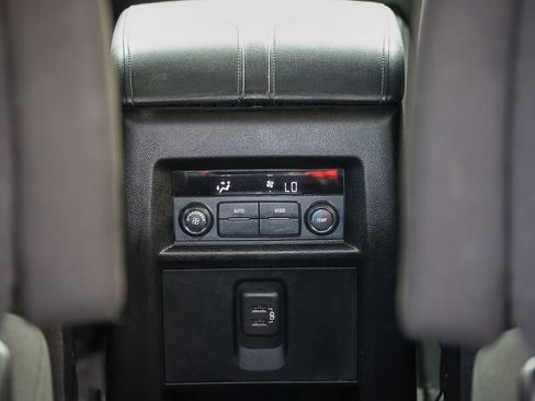 Used 2023 Chevrolet Traverse LT FWD image 44