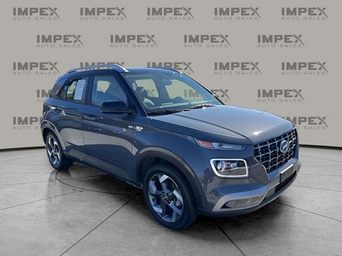 Used 2025 Hyundai Venue Limited image 7
