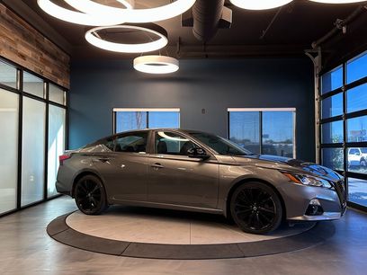 Used 2022 Nissan Altima 2.5 SR w/ Midnight Edition Package