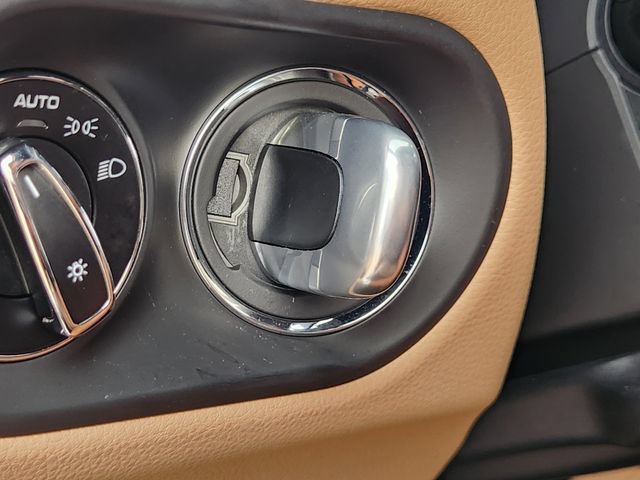Used 2025 Porsche Macan AWD/4WD image 20