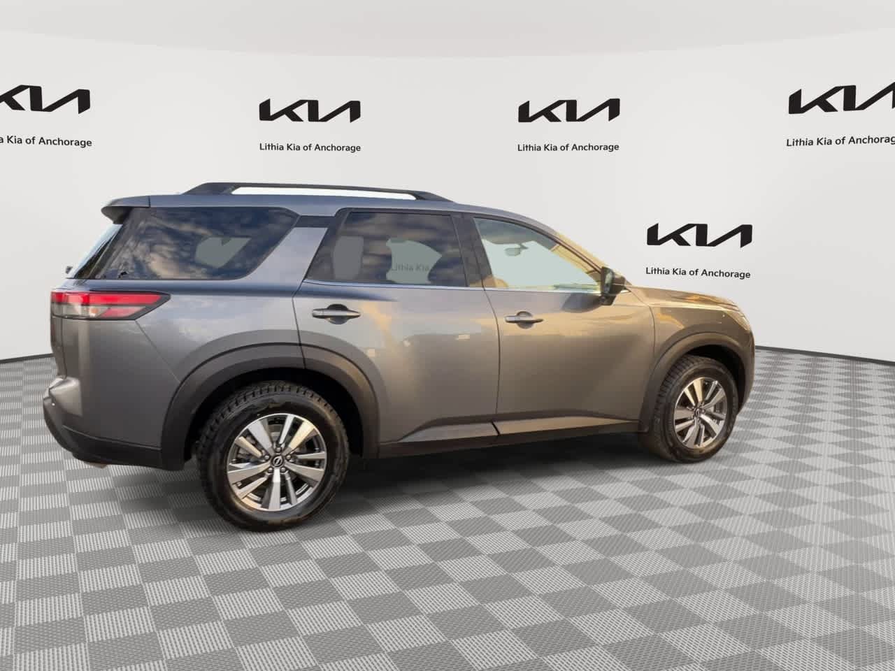 Used 2024 Nissan Pathfinder SV AWD/4WD image 8