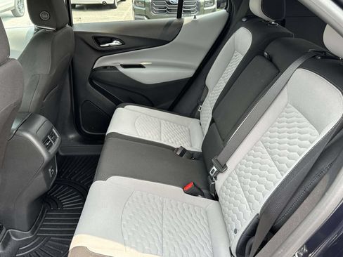 Used 2021 Chevrolet Equinox LS w/ LS Convenience Package FWD image 12