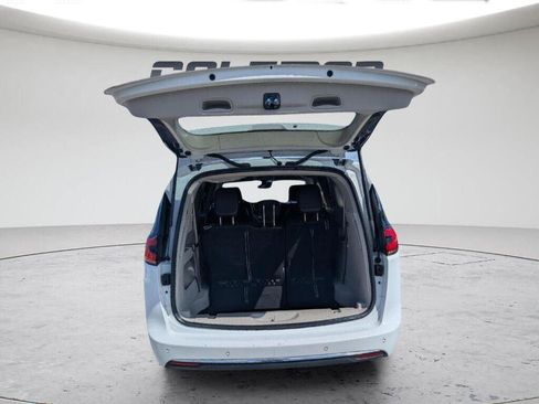 Used 2023 Chrysler Pacifica Touring-L FWD image 40