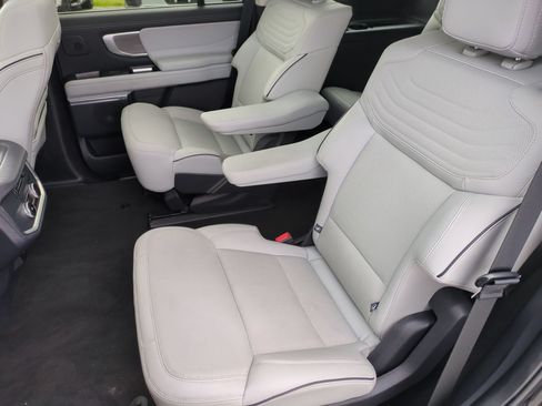 Used 2025 Ford Expedition Platinum w/ Platinum Ultimate Package AWD/4WD image 30