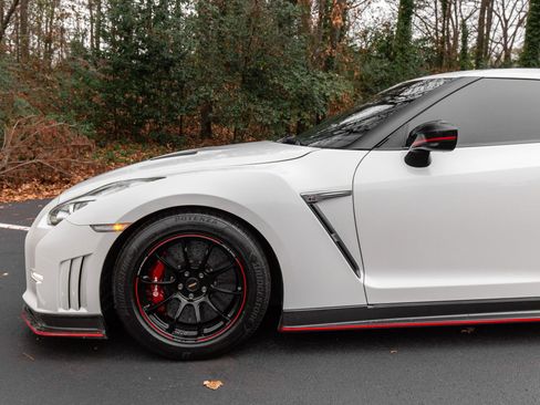 Used 2016 Nissan GT-R NISMO image 5