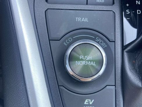 Used 2023 Toyota RAV4 XSE AWD/4WD image 32