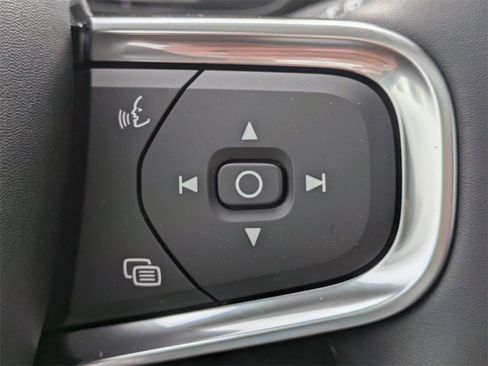 New 2025 Volvo XC40 B5 Core w/ Protection Package Premier image 31