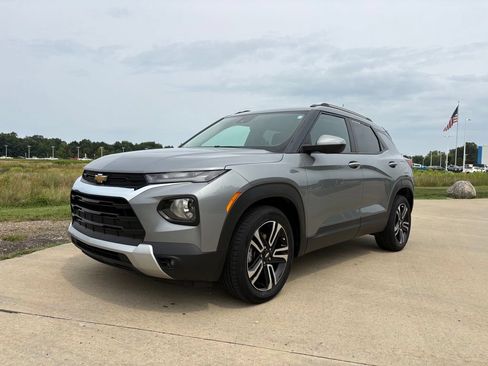 Used 2023 Chevrolet TrailBlazer LT FWD image 1